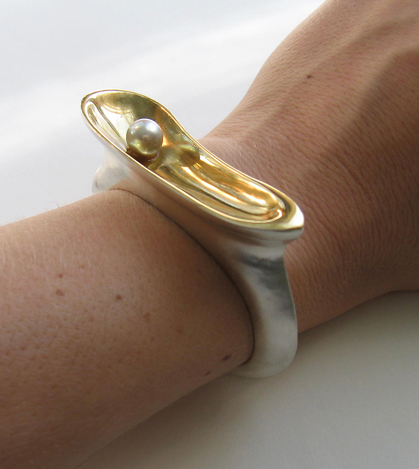 Mussel Shell Cuff with Gray Pearl