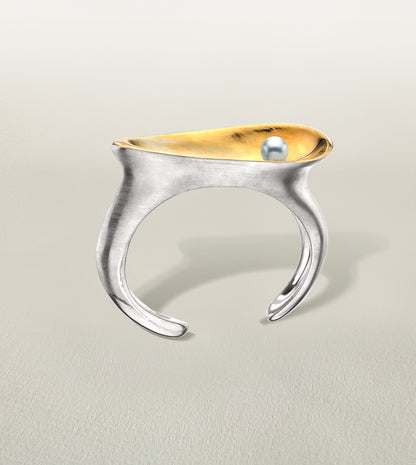 Mussel Shell Cuff with Gray Pearl