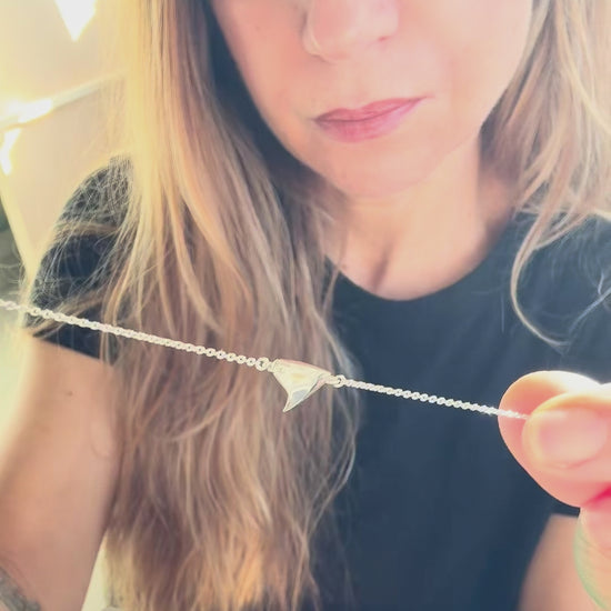 Comparison between the shiny and brushed finish thorn necklaces